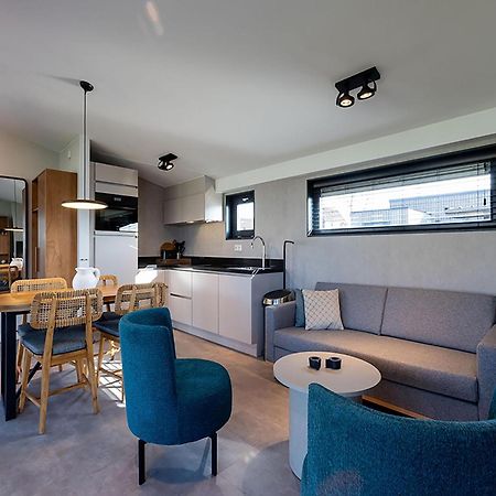 Luxury Docklodge On The Water Delfstrahuizen Bagian luar foto