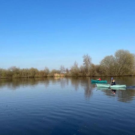 Luxury Docklodge On The Water Delfstrahuizen Bagian luar foto