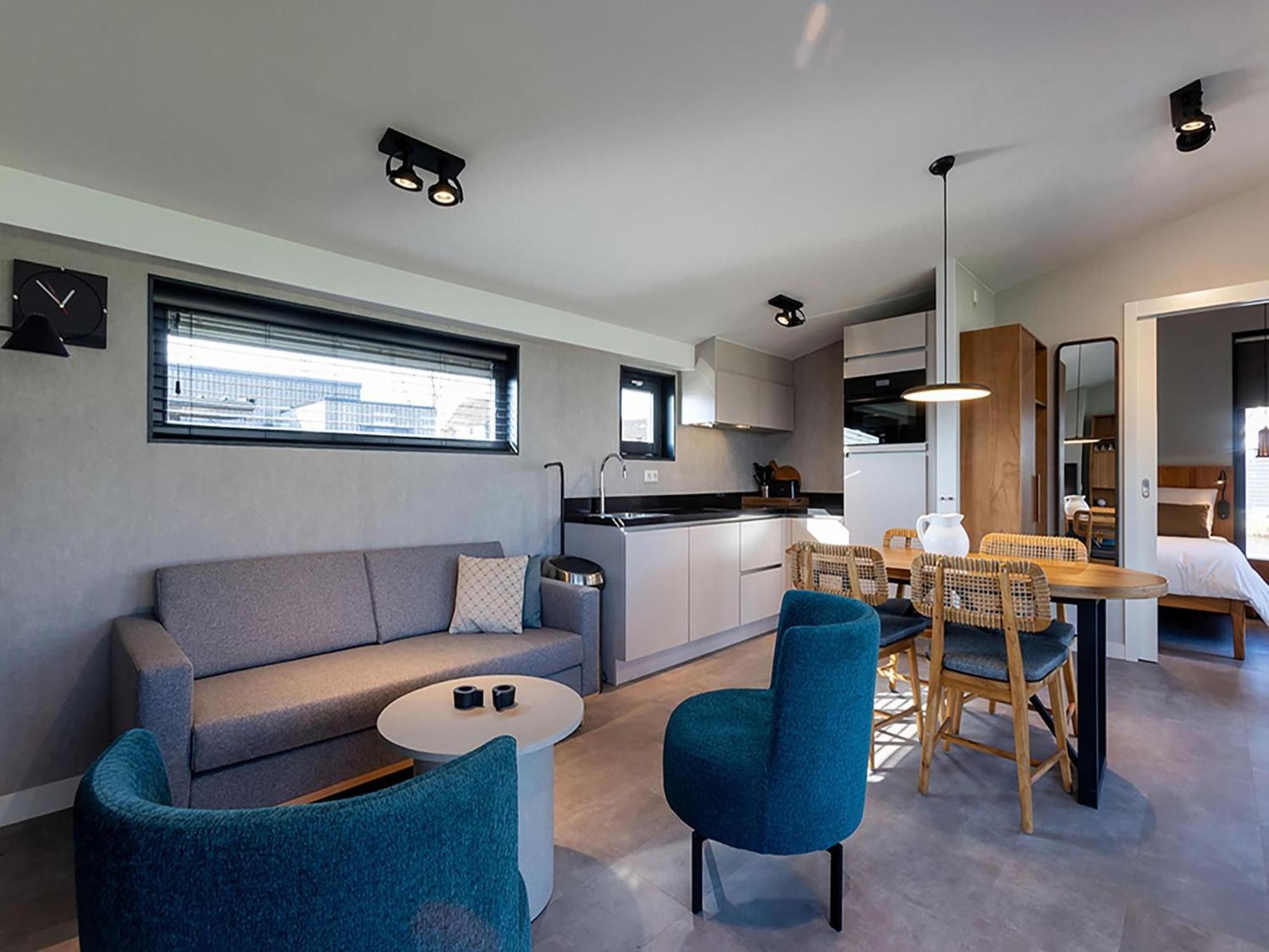 Luxury Docklodge On The Water Delfstrahuizen Bagian luar foto