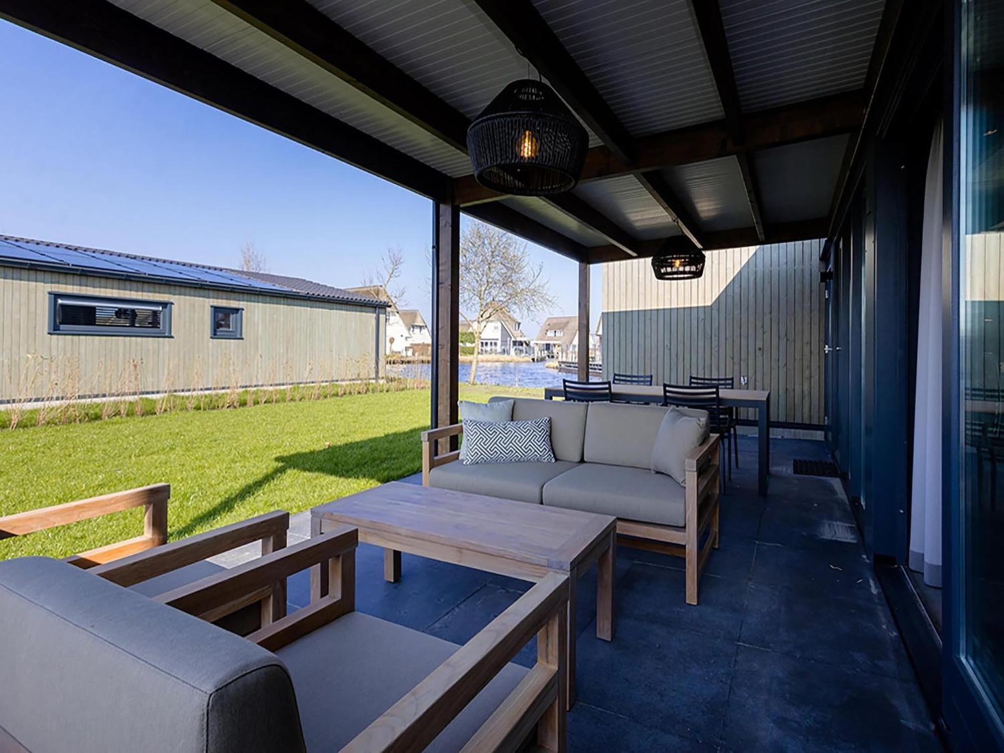 Luxury Docklodge On The Water Delfstrahuizen Bagian luar foto