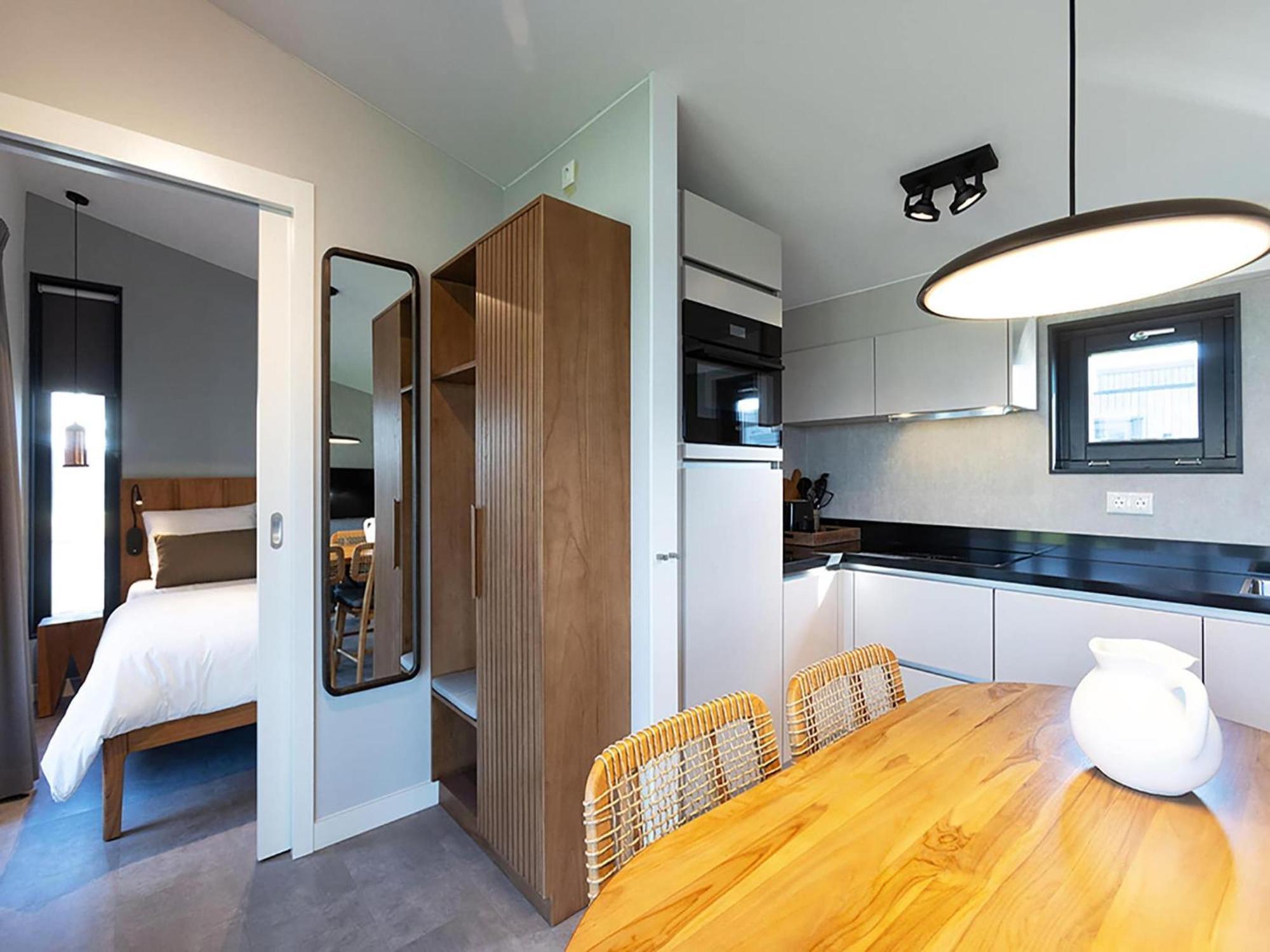 Luxury Docklodge On The Water Delfstrahuizen Bagian luar foto