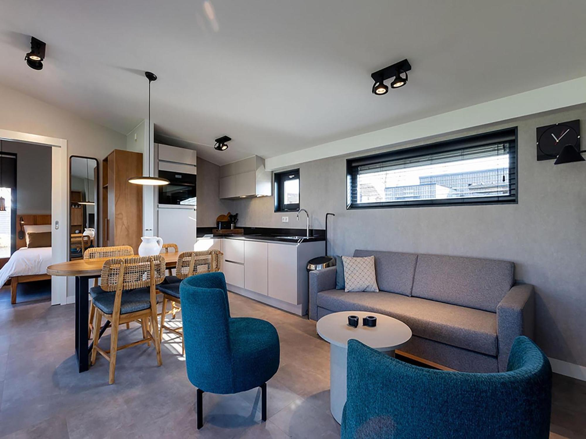 Luxury Docklodge On The Water Delfstrahuizen Bagian luar foto
