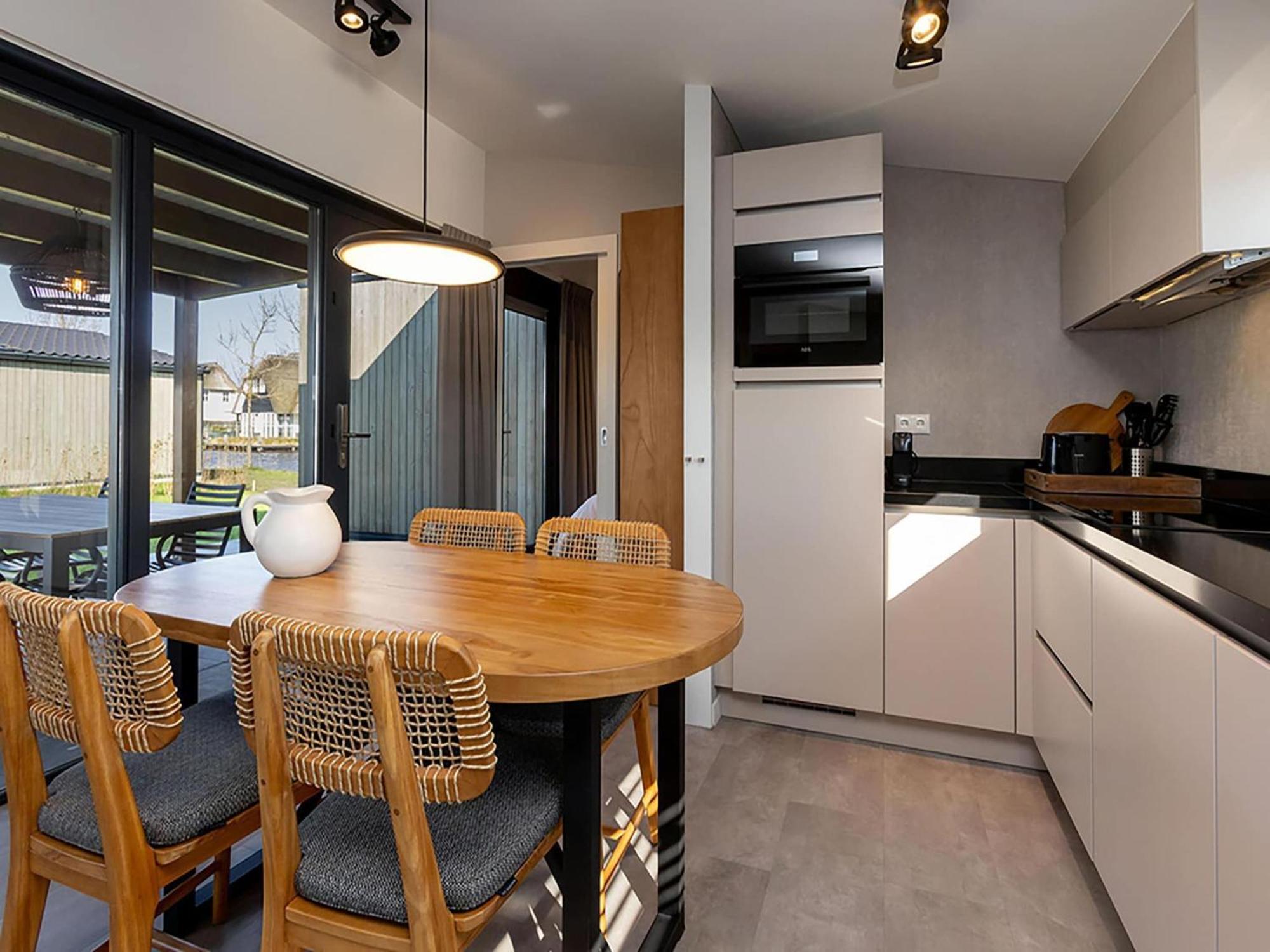 Luxury Docklodge On The Water Delfstrahuizen Bagian luar foto
