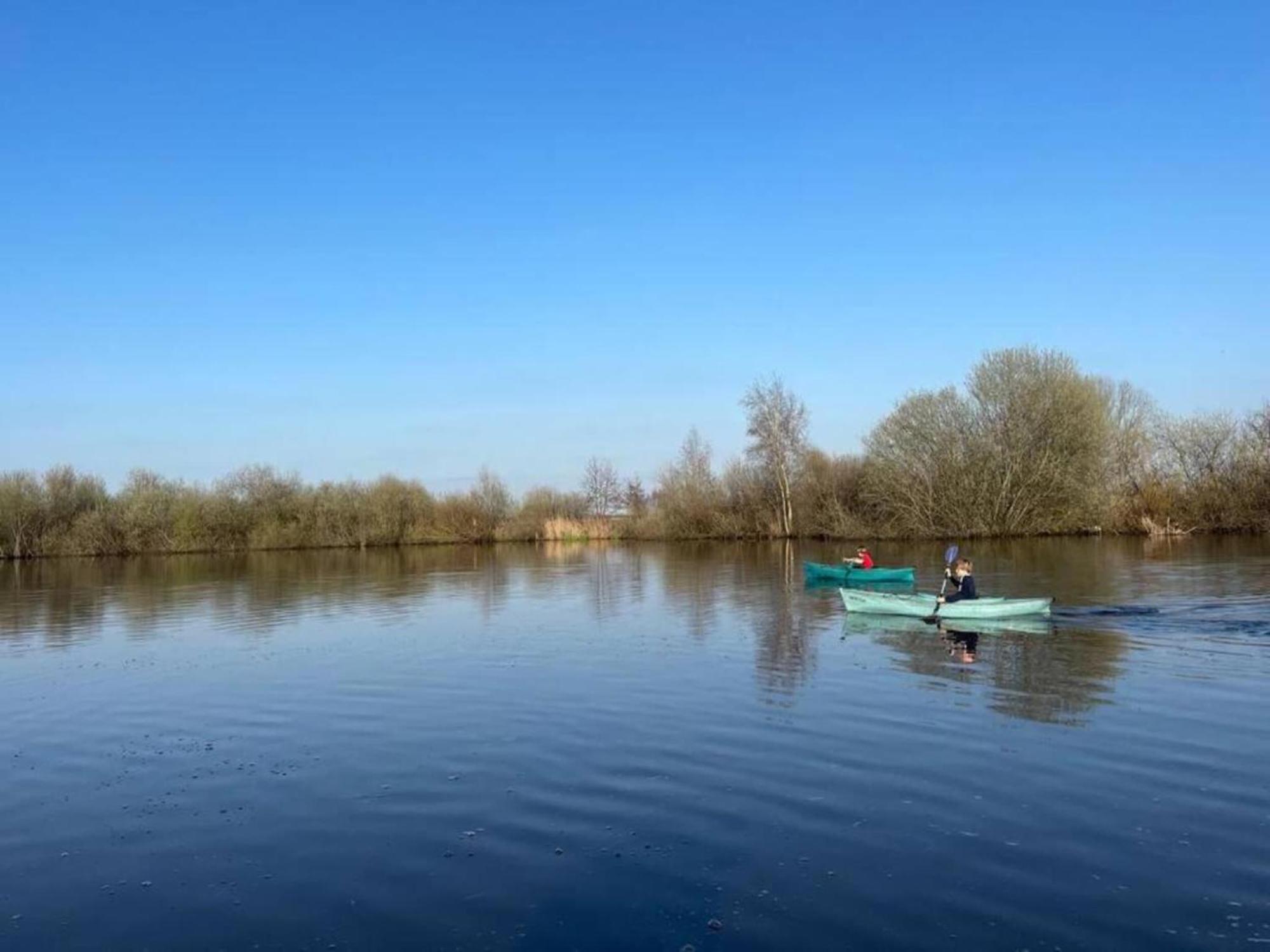 Luxury Docklodge On The Water Delfstrahuizen Bagian luar foto