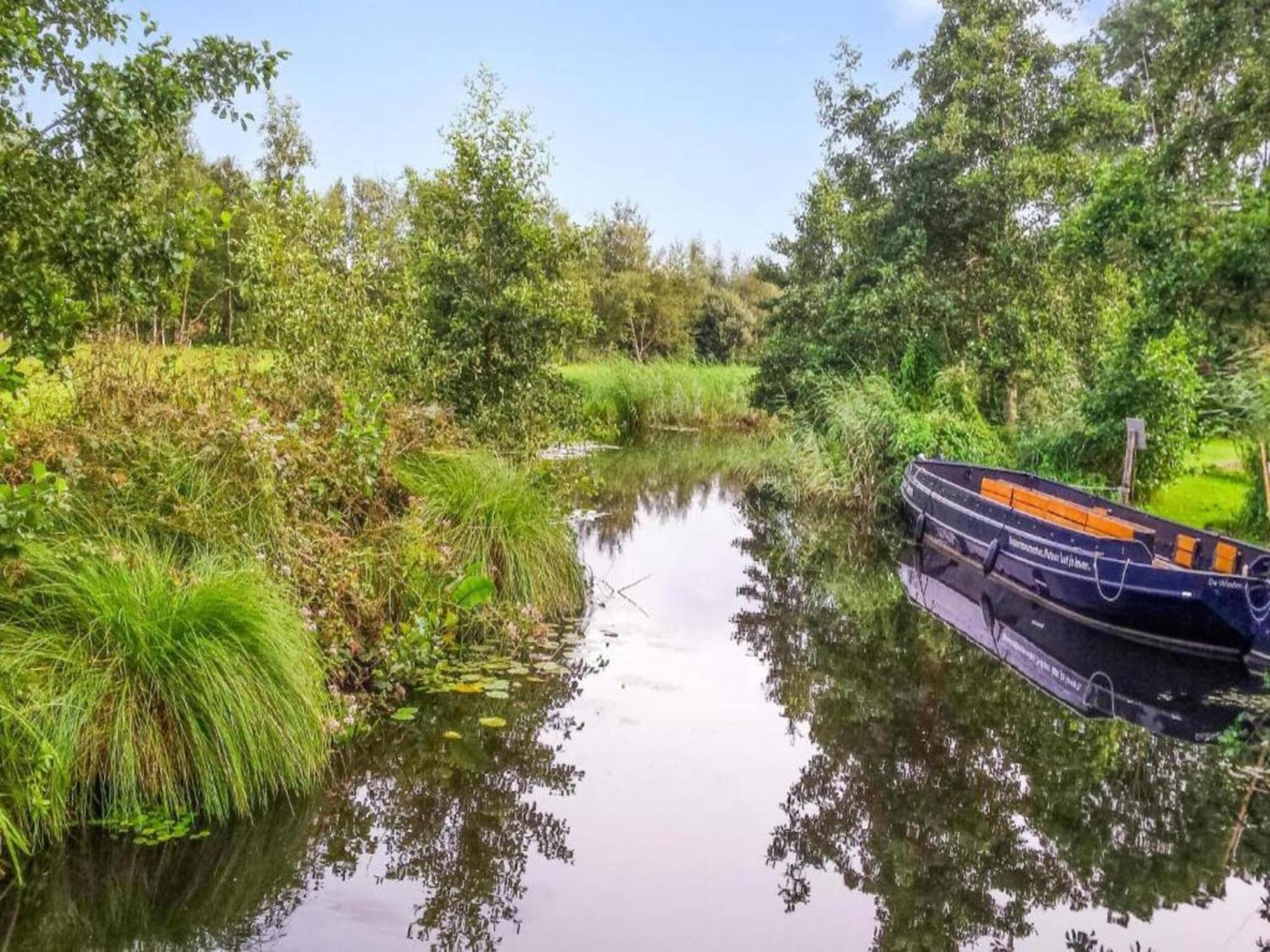 Luxury Docklodge On The Water Delfstrahuizen Bagian luar foto